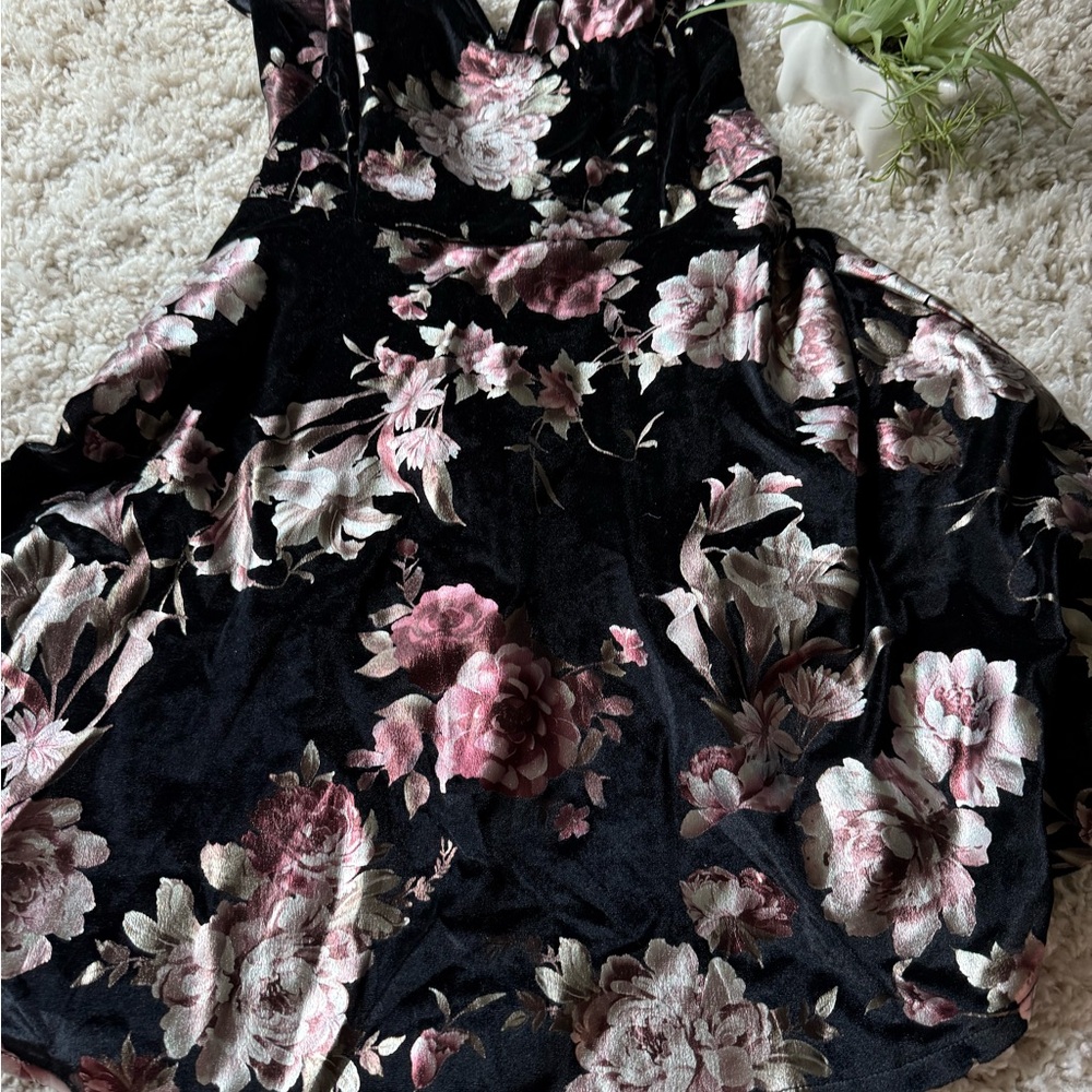 Elegant Floral Off-Shoulder deep V line suede Dress - Picture 3 of 8